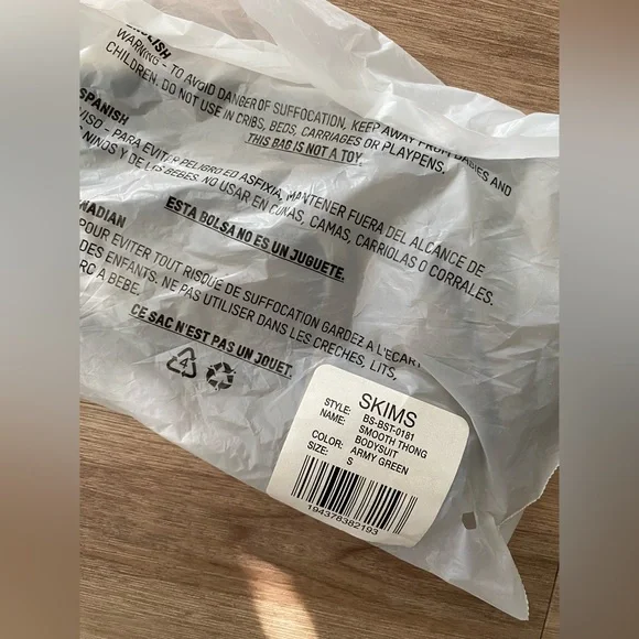 BNWT SKIMS Soft Smoothing Seamless Thong Bodysuit - Picture 5 of 5